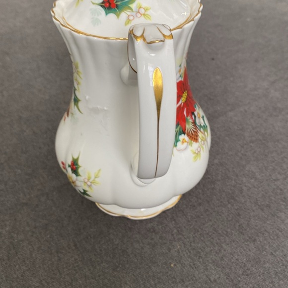 Collector’s Rare Royal Albert Poinsettia Holiday Christmas England Teapot - Picture 4 of 7
